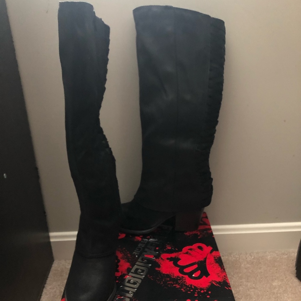 Fergalicious boots size 6.5 - Picture 2 of 3